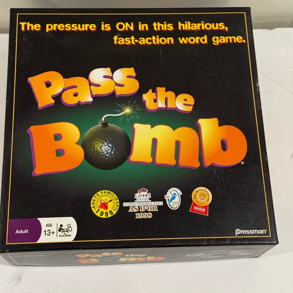 Pressman Pass the Bomb Game ~ Like New - Picture 2 of 7